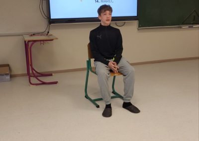 Zmagovalec v recitiranju decimalk števila pi.