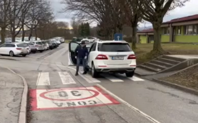 KAKO PRAVILNO ODLOŽITI OTROKA NA PARKIRIŠČU PRED ŠOLO